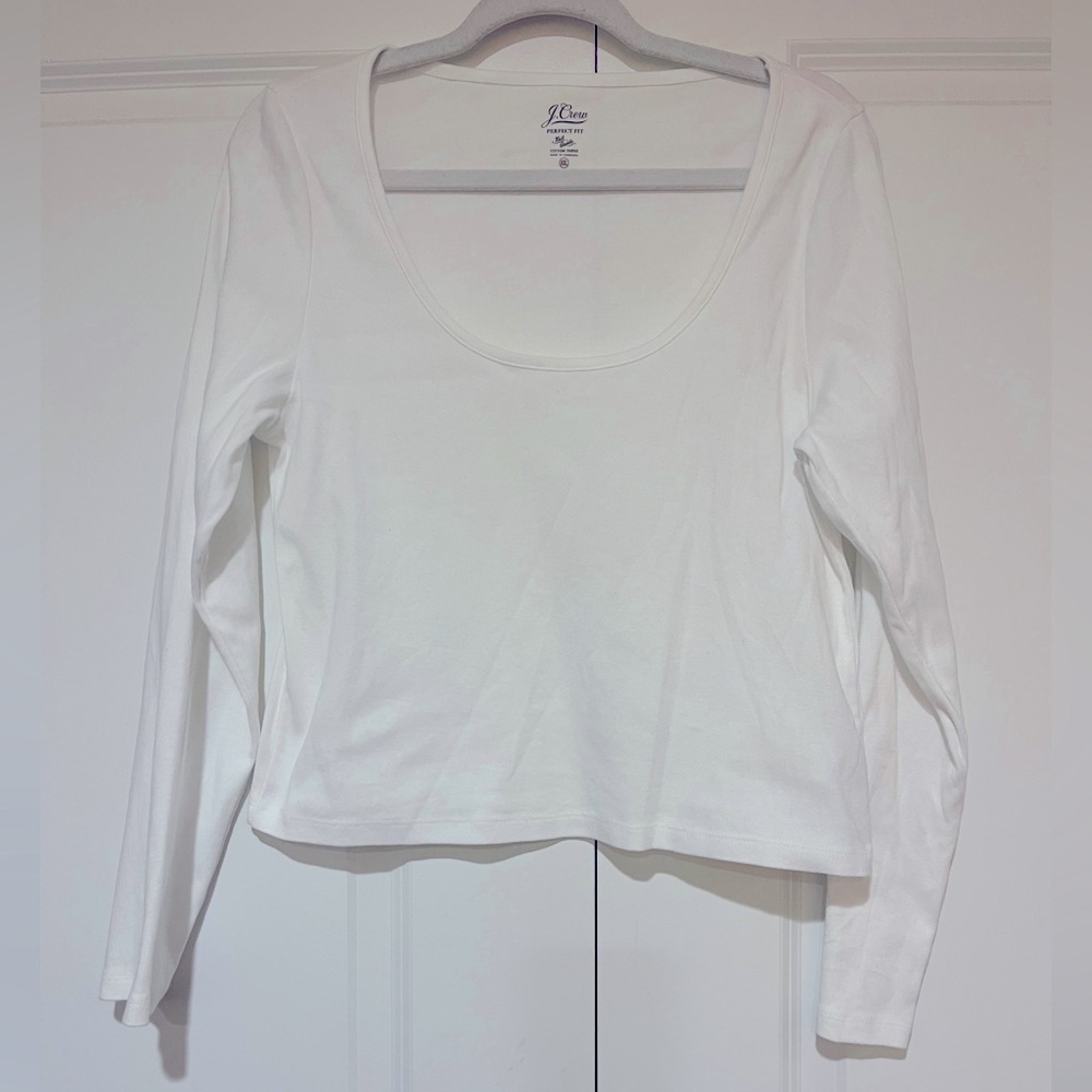 J Crew NWOT Scoopneck long-sleeve cropped T-shirt runs more like a L